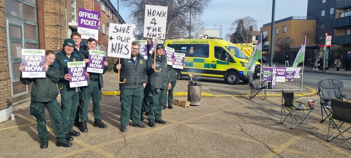 EddieBrand's tweet photo. We go again!
#SupportNHSstaff
@LASUNISON 
@unisontheunion 
@UNISONAmbulance https://t.co/ymuphsex5l