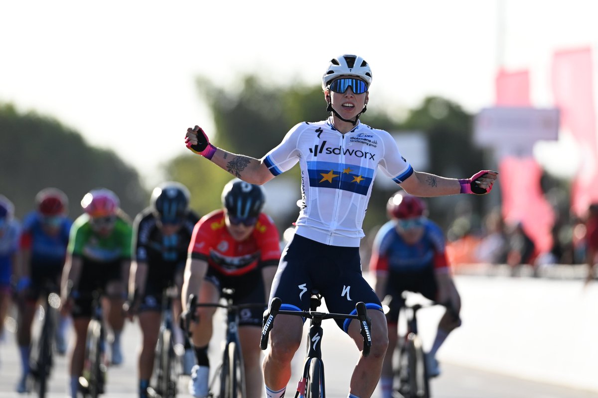 teamsdworx's tweet photo. TRIUMPH! 🏅

@lorenawiebes rockets towards the first victory of the season. "It was a tough stage, but we flew with the go &amp; went full gas. Our lead-out was good. I sprinted like I wanted &amp; felt great today!"

We spark success!

#flowwiththego
#wesparksuccess 

📸 @GettySport https://t.co/Lccs2Ue1Ku