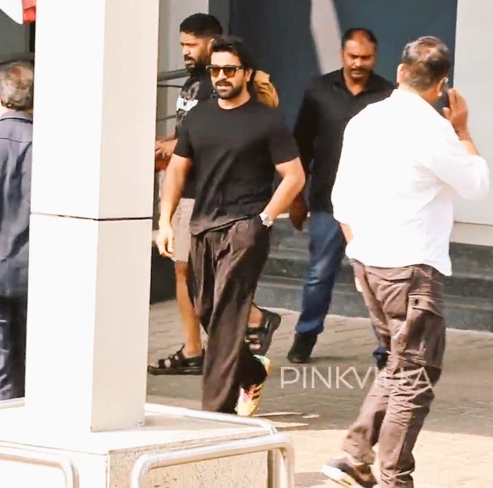 SunnyRcdhf's tweet photo. @AlwaysRamCharan 🖤⚡🔥 at kurnool
#ManOfMassesRamCharan #RamCharan𓃵 #RC15 #OGRamCharan https://t.co/5EONWiBYjJ