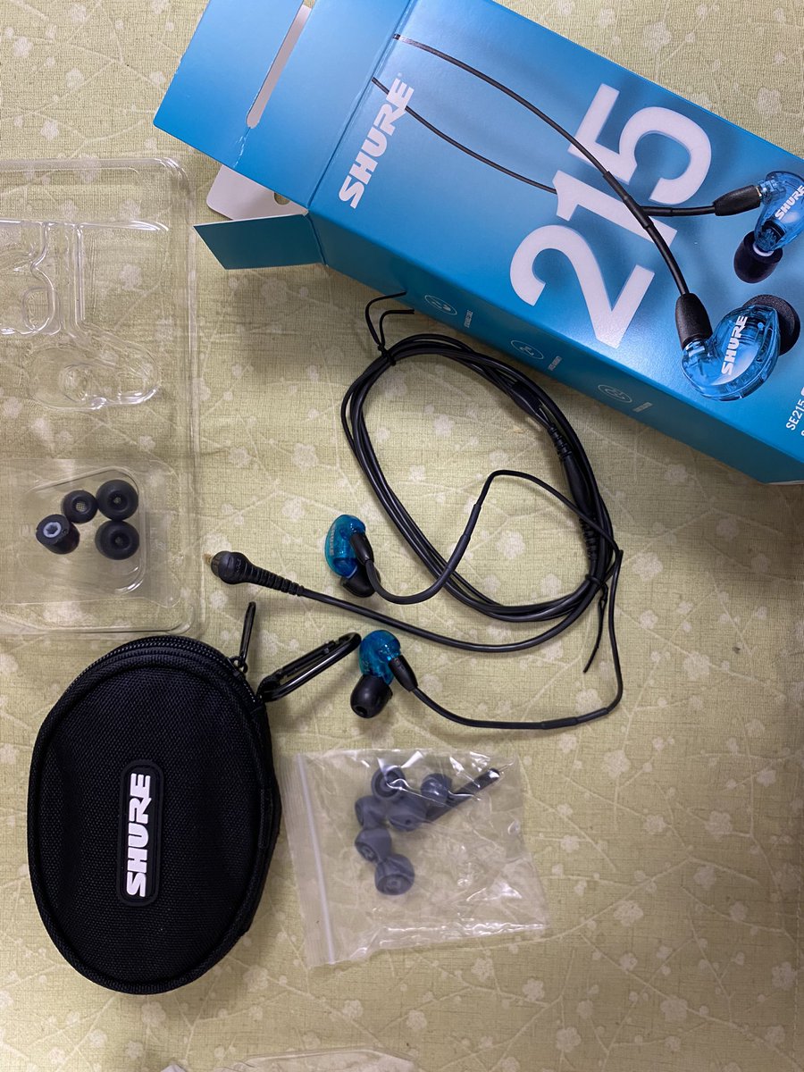 imarif11800212's tweet photo. ベースの先生におすすめいただいたイヤホン、早速購入しました！
ベースの音が本当に良く聞こえます❣️
目から鱗ならぬ、耳から鱗（笑）
これで耳コピできるようになるかなあ？
んなワケないか？🤣 https://t.co/erseiByhAw