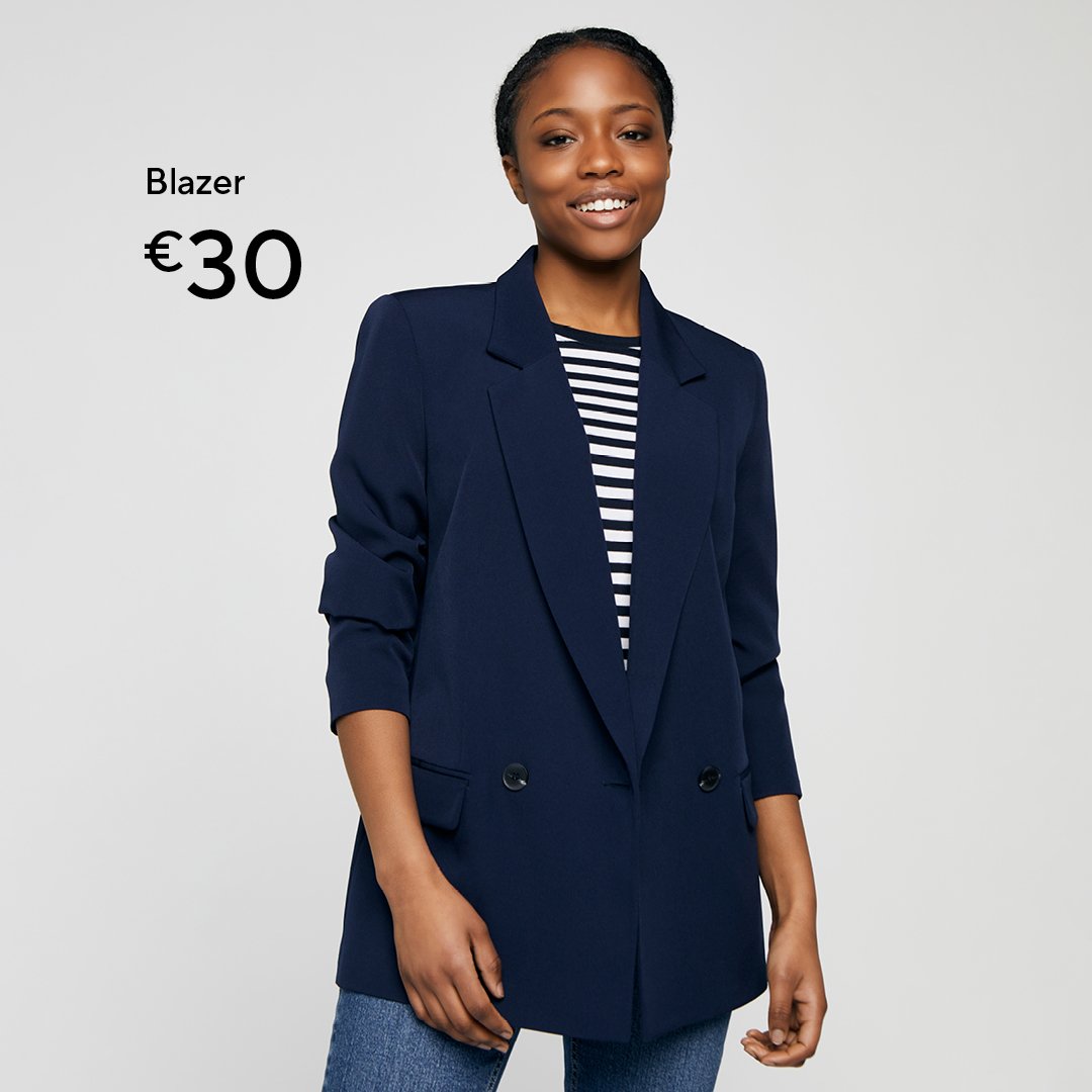 LucanSC's tweet image. The perfect addition to your new season wardrobe, @dunnesstores navy blazer will effortlessly take you from day to play!