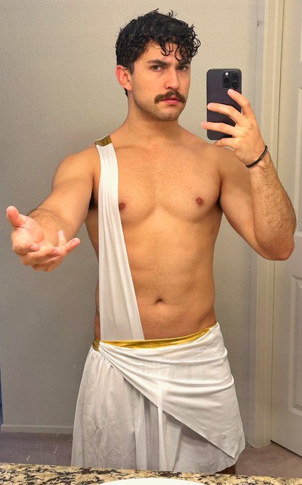 Frankie - Do Gods have mustaches? 👨🏻 https://t.co/AkfkPjqqwF