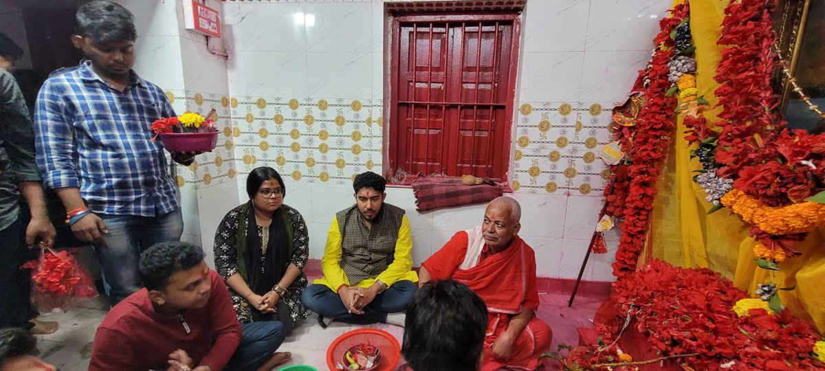 RanadipTalukda6's tweet photo. মা কঙ্কালীতলা মন্দিরে মা' এর কাছে  সকলের জন্য প্রার্থনায় West Bengal Trinamool Chhatra Parishad এর রাজ্য সভাপতি Trinankur Bhattacharya দাদা
সঙ্গে উপস্থিত ছিলেন রাজ্য সম্পাদিকা  Sreshtha Das দিদি সহ আরো অনেকে।
#WBTMCP 
#BSP4TMCP https://t.co/Ciy6qgRTYW