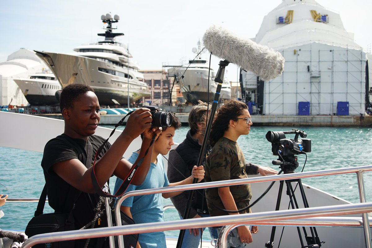 📺11/2 - 17h a <a href="/beteve/">betevé</a> MEMÒRIES DE LA FAROLA, film #cinemaencurs del grup d'aula d'acollida <a href="/ins_montjuic/">Institut Montjuïc</a> amb <a href="/Pauperezdelara/">Pablo García</a> 
“La Farola té moltes històries. Volíem parlar dels records d'infància dels veïns, quan hi havia platja, sense oblidar que el port actual" #CaixadEines