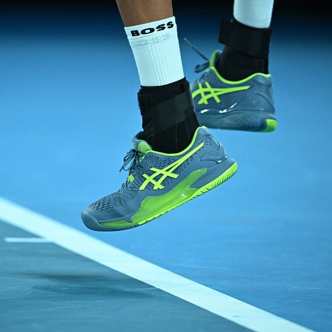 ASICSTennis's tweet photo. The new #GELRESOLUTION 9 - as worn by Matteo Berrettini - offers unsurpassed stability through proprietary technologies such as DYNAWALL™ and DYNAWRAP™. #ASICSTennis https://t.co/M22TeWR4BQ