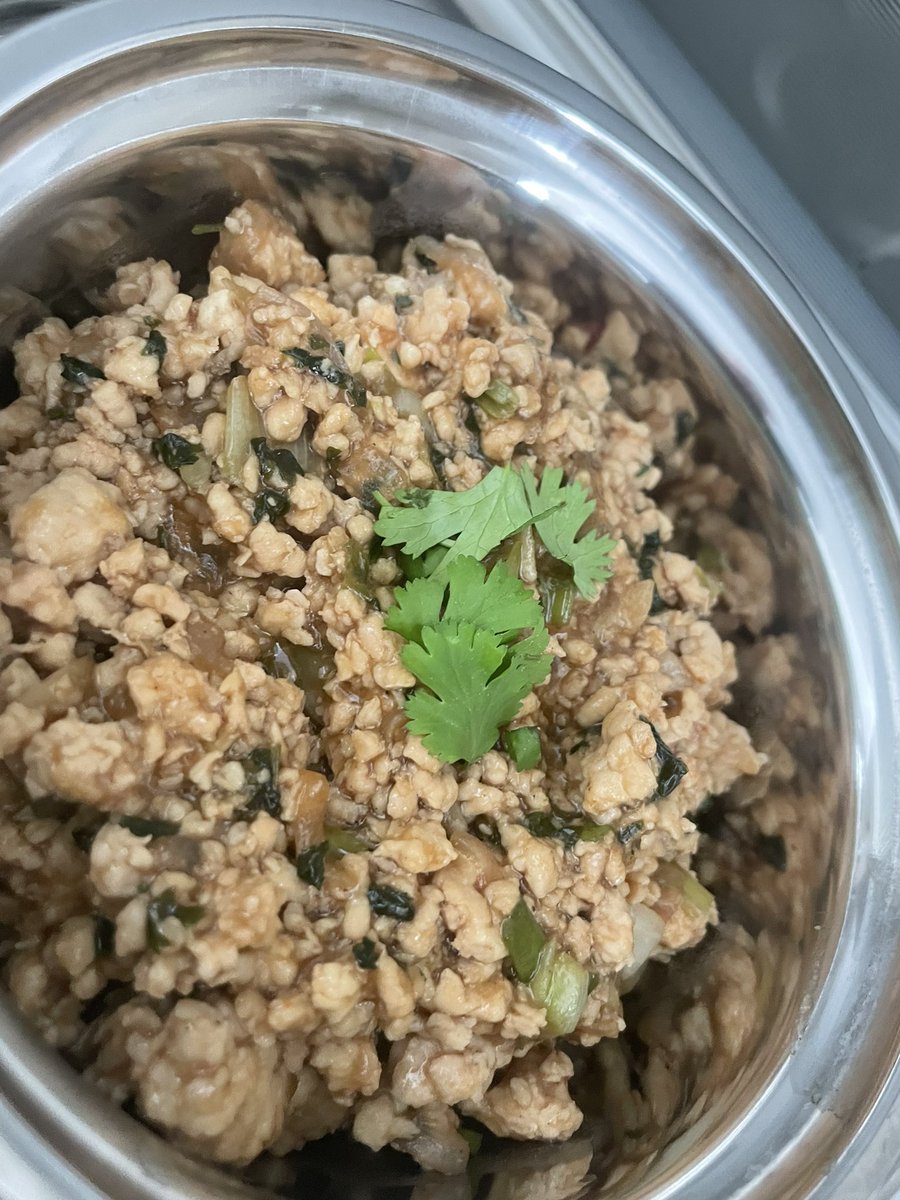 traceyjcott's tweet photo. If you make this you can freeze half. As it freezes the flavours all meld more and as you defrost it the same again it’s like super marination on steroids 🥰 #chickenmince #asian #lettuce #wraps #cups ❤️ https://t.co/qqBF1ChzxV