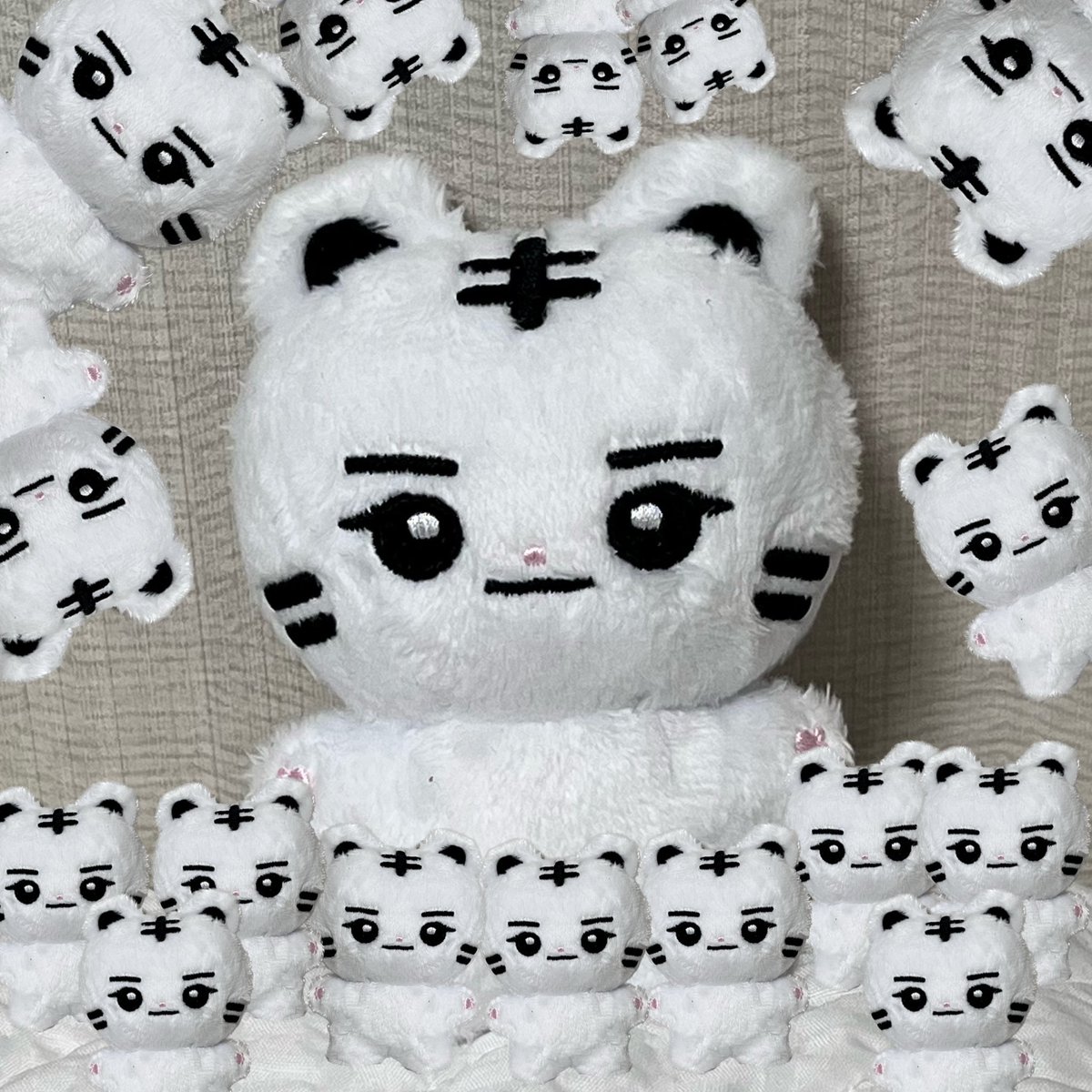 Esjae_imnida's tweet photo. [Msia MY 🇲🇾GO] #EsjaeGO

Kyoungyoon 범굥이 Beumgyong 10 cm doll by 
@beumgyong 
 
💸RM68 or less (1st payment)
🔚24.02.2023 8pm

For more details, pls refer to 👇
https://t.co/6qfF3ERHtN

Please read through the form before dm, thank you🌹

#경윤 #KYOUNGYOON #pasarDKZ #pasarDKZmy https://t.co/LRHhzr9eQj