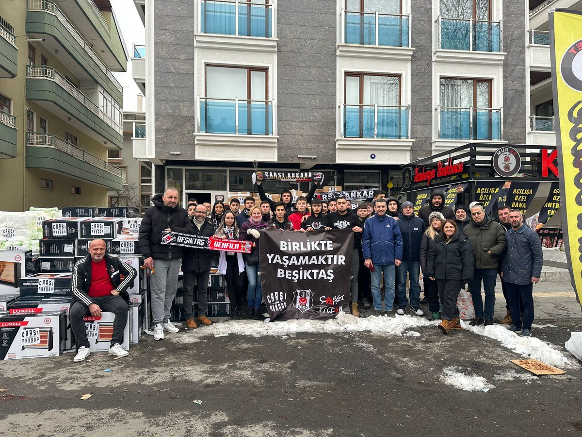 çArşı Ankara'nın organize ettiği depremzedelere yardım kampanyasına gönüllü destek olduk. Voluntary work with Beşiktaş fans in Ankara for helping disaster affected people in Türkiye. #earthquake #voluntarywork #volunteer #Beşiktaş #çArşıAnkara