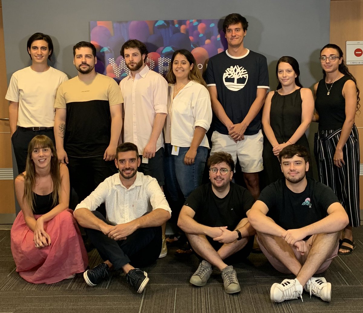 WavemakerUy's tweet image. Futuro, allá vamos (una vez más…) #WPPUruguay_IA @WPP @WavemakerGlobal WPP Prompt