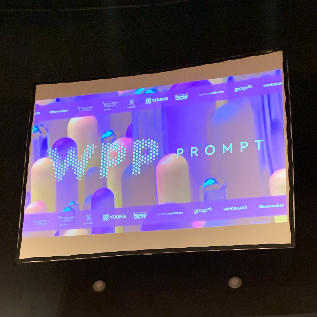 WavemakerUy's tweet image. Futuro, allá vamos (una vez más…) #WPPUruguay_IA @WPP @WavemakerGlobal WPP Prompt