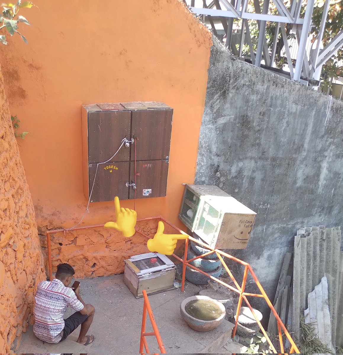 AgainstRti's tweet photo. Noticed this box which is installed illegally near temple steps, shocked to know that pigeons are kept inside this box,  while my visit to marodeshwar Mahadev temple in Milind nagar , Tulshetpada Bhandup w , this is purely against wildlife act @mybmcWardS please investigate https://t.co/v0rg17pwLP