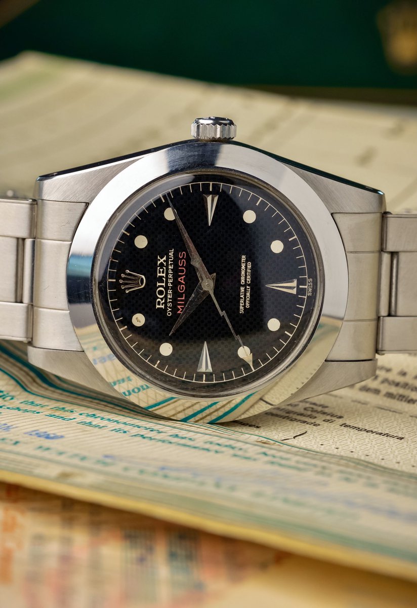 hairspringwatch's tweet photo. What is almost certainly the greatest Rolex to be little discussed: a 6541 Milgauss. Engineered for scientists, particularly at CERN, to withstand 1000 Gauss. And, if you didn’t know, Richard Petty owned one. Yes, of Nascar lore. https://t.co/AofJ9Q4pAe https://t.co/GC7tMgr2vo
