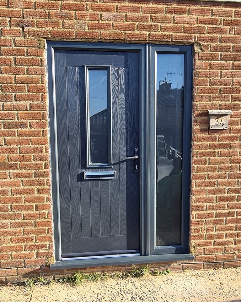 DNKservices's tweet image. New GRP Composite Door and Side Light Window, Anthracite Grey RAL7016 composite door, matching frame, both inside and out, Rustic XL Rectangle with Satin Glass glass.
Low aluminium threshold on a cill, 
Chrome Lever handles and Letterbox.
Kubu locking sy… instagr.am/p/CoezeqqobzN/