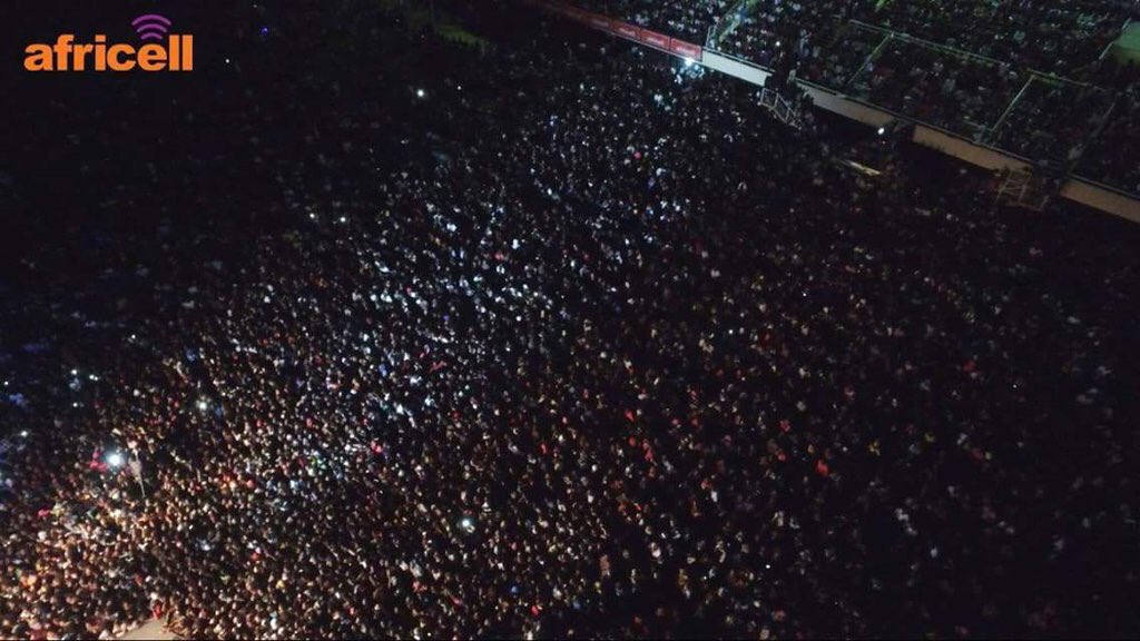MissRozapepper's tweet photo. In 2016, Davido garnered over 70k crowd in a stadium in Gambia 2hrs after it was announced that he is coming. https://t.co/S0GA9ZObl9