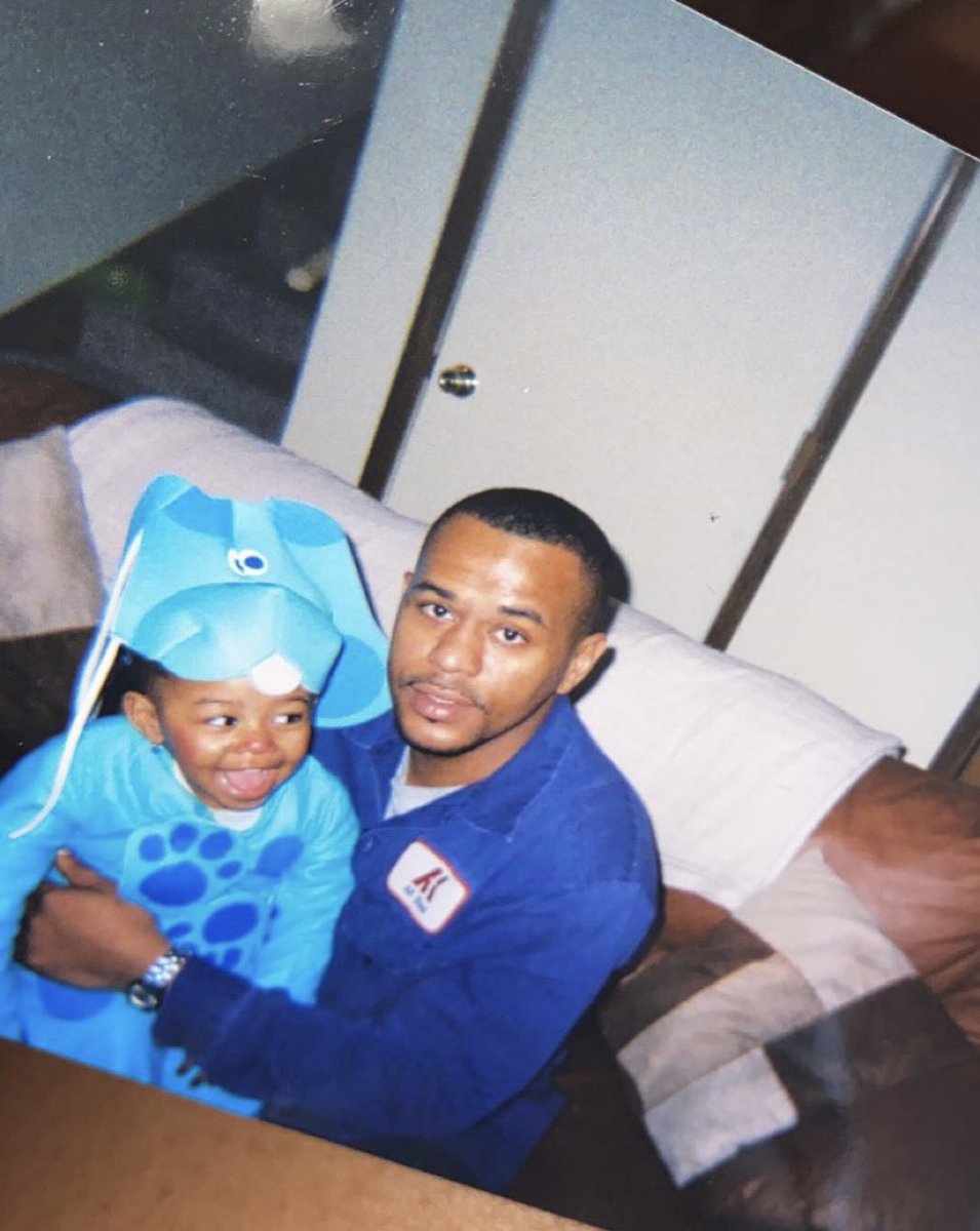 kiandrasimonee's tweet photo. never in my life did i think i would be able to tell my dad HBD on his twitter feed …. ceemar10 in the hizz-ouse !!! LOVE U DADDY❤️‍🔥❤️‍🔥❤️‍🔥❤️‍🔥 https://t.co/Dx1p4ujU7z