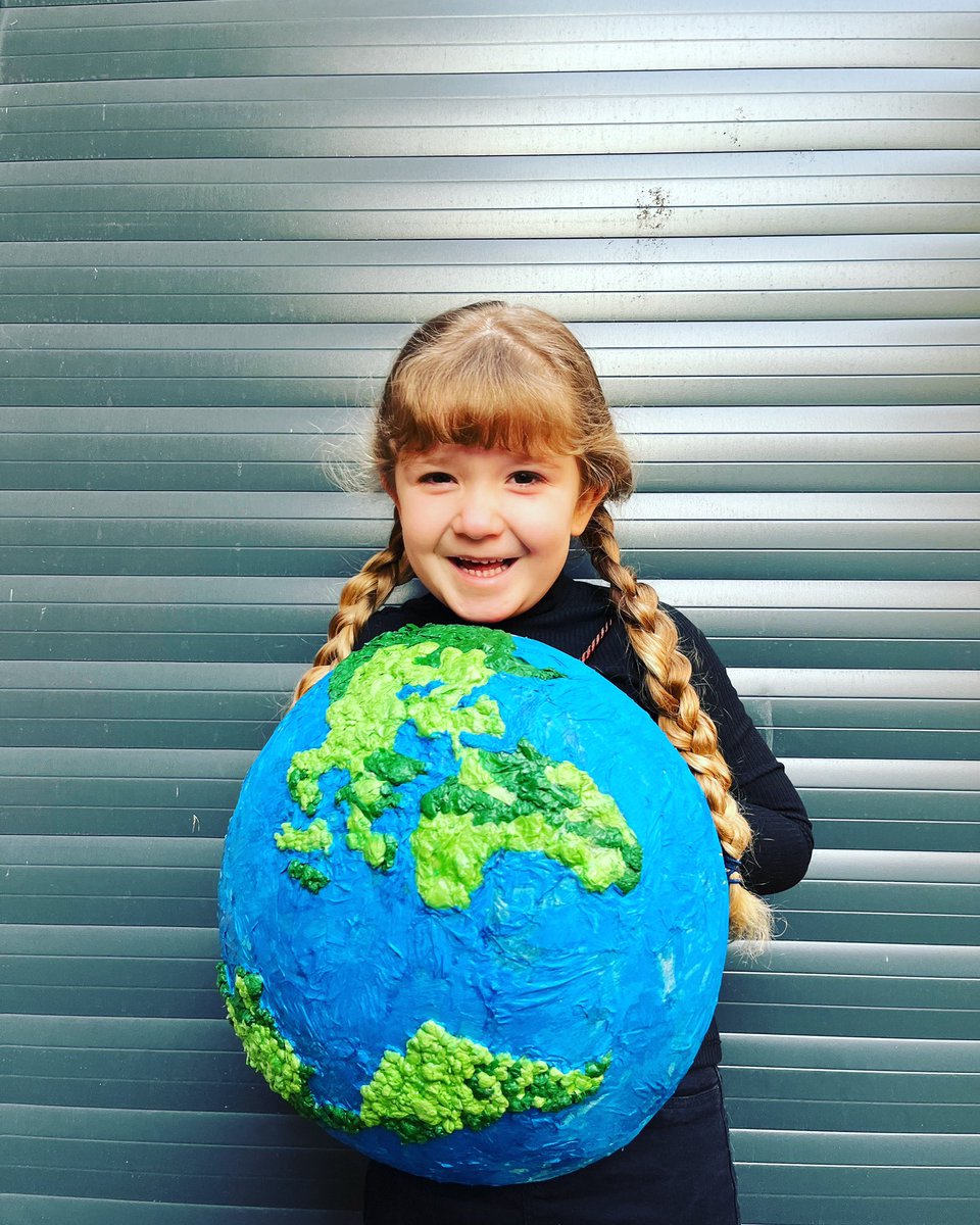 ‘How you treat a child, is how they treat the world’ 🌍💙

It was fancy dress Friday at school and little B wanted to go as the world, which meant I was up with the PVA and tissue paper till the early hours!! 😝

#Friday #FridayFeeling #loveourplanet