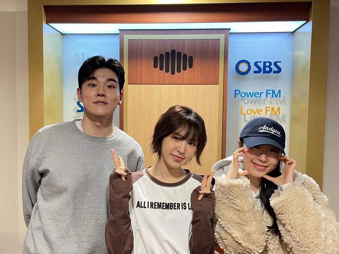 wandj221's tweet photo. 230210 sbsyoungstreet insta update with #WENDY, Soobin and Lee In Kwon 💙

#AddTheImagination
Because of the stories with unpredictable endings💭
the Imagination team worked hard to imagine🤎 https://t.co/s2Mn9tpPPP