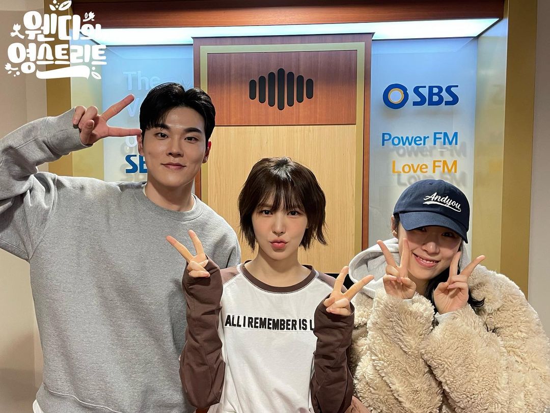 wandj221's tweet photo. 230210 sbsyoungstreet insta update with #WENDY, Soobin and Lee In Kwon 💙

#AddTheImagination
Because of the stories with unpredictable endings💭
the Imagination team worked hard to imagine🤎 https://t.co/s2Mn9tpPPP
