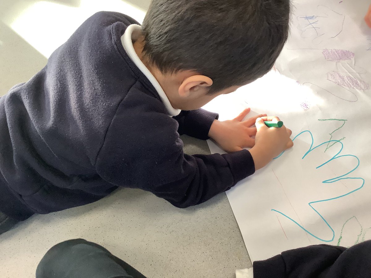 OABlI's tweet photo. Nursery have been using their hands to make a shared piece of art. It was lovely to see them all working together to share the resources and ideas! We have really enjoyed all of our Mental Health Week activities. @Place2Be @HerminderChanna @OasisAcademies https://t.co/oO689NBrm6