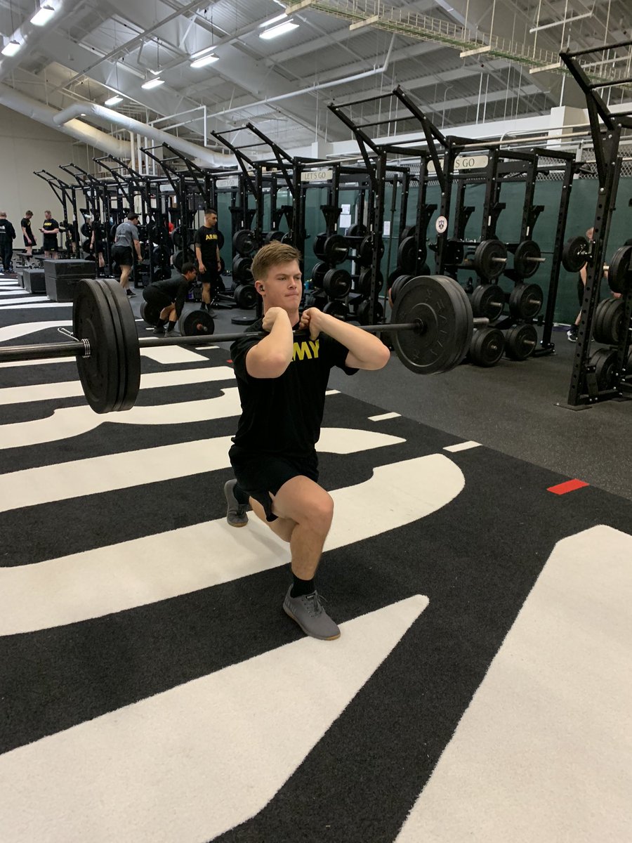 FalconBdeCdr's tweet photo. Paratroopers in @2BCT_FALCONS finish each week the same way they begin each week - with great PT! Strength and endurance! #H2F #FalconFit #FalconStrong #LetsGo @82ndABNDiv @18airbornecorps @FORSCOM https://t.co/XEbNW7UJMC