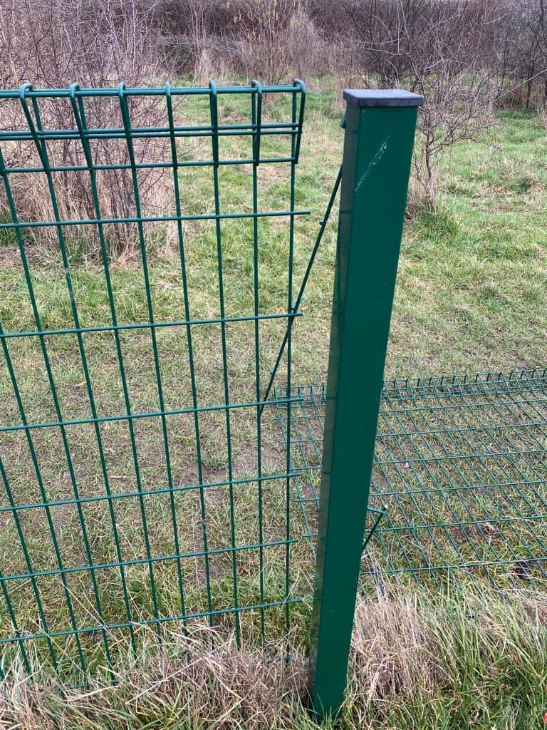 BentleyARLFC's tweet photo. Appeal for assistance or any information on repeated vandalism. 

We’re sad to post these images of mindless vandalism that has now occurred to the fencing around the pitch at Bentley recreational ground for the third occasion. 

(1/4) https://t.co/ayxT7HuPow
