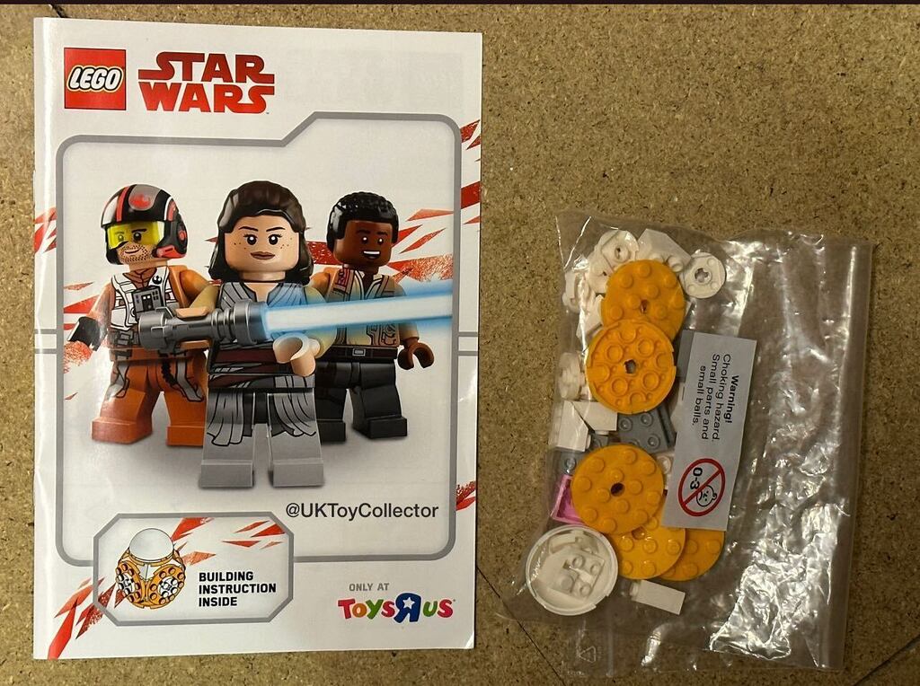 UKToyCollector's tweet photo. I’d completely forgotten this freebie #LegoStarWars #BB8 set given away at #ToysRUs @ToysRUs
I really miss #ToysRUsUK 😕 #ImAToysRUsKid
A photo from inside my very messy #StarWarsCollectionRoom 😁 Check out my YouTube link for loads of #StarWarsColl… https://t.co/HwrtOGhV87 https://t.co/FhVvaVKqfa