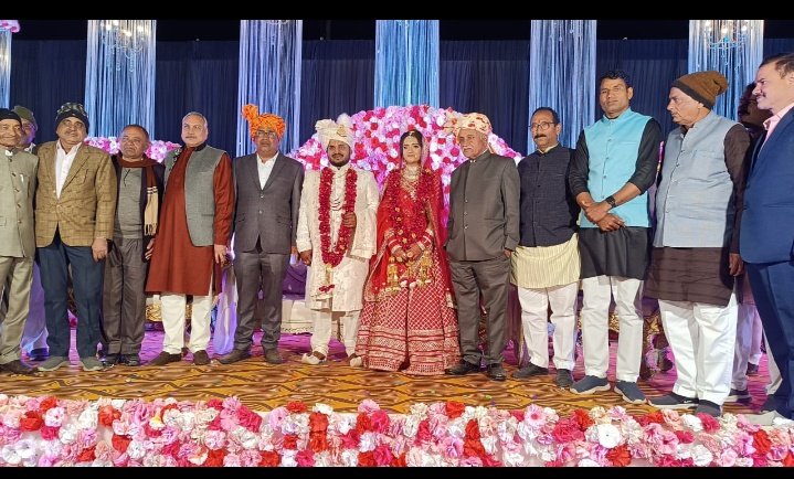 Rammohan3125's tweet photo. भारतीय जनता पार्टी के यशस्वी राष्टीय उपाध्यक्ष परम आदरणीय Saudan Singh जी के आत्मीय स्नेह के साथ सिरोंज में श्री रघुवीर सिंह रघुवंशी (सेठ जी) के सुपुत्र के विवाह समारोह में सम्मिलित होकर शुभकामनाएं दी  Shivraj Singh Chouhan VD Sharma BJP Madhya Pradesh https://t.co/gGTS8xIjlq