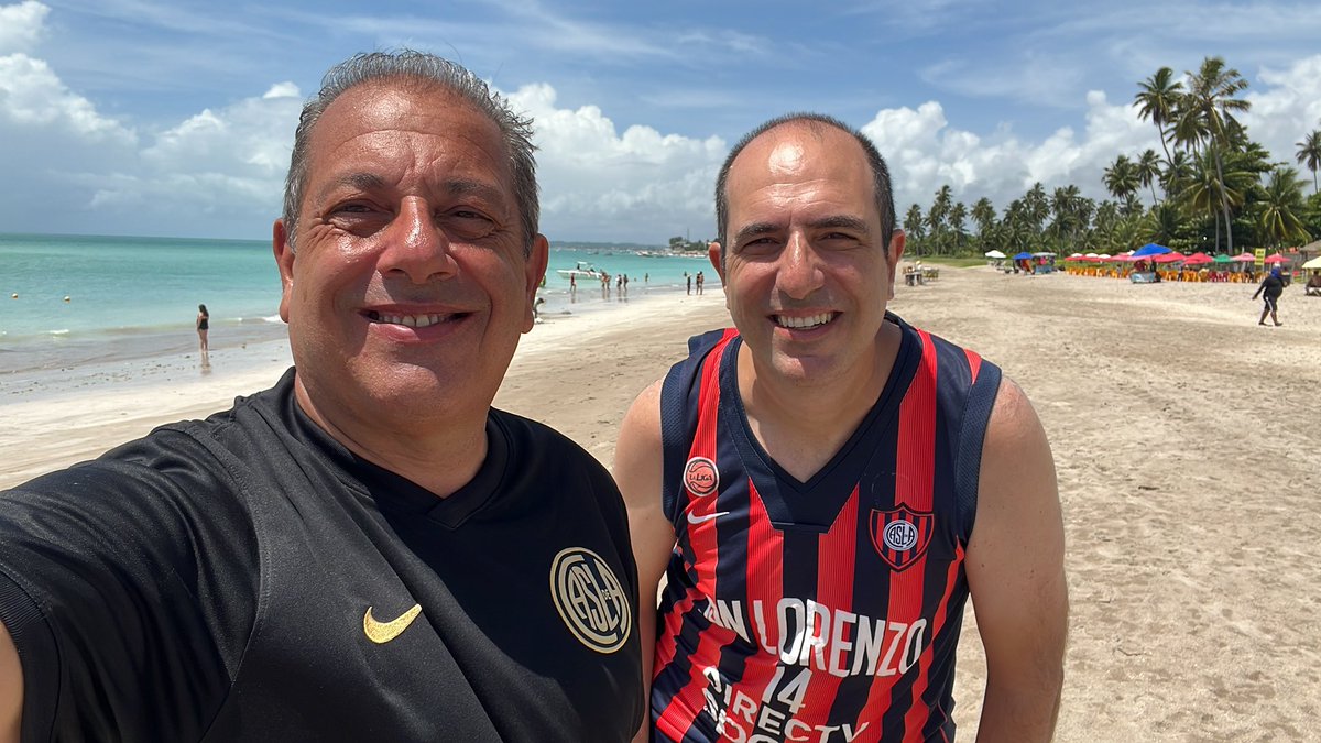 Reimonvi's tweet photo. Para un cuervo, no hay nada mejor que otro cuervo!
Gracias @matimarcantonio y @sanlorenzobr por tanta hospitalidad 
Aguante San Lorenzo 💙❤️ https://t.co/NUDrkpCMeU
