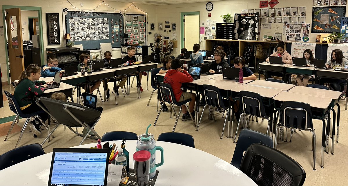 Oakhilllola's tweet photo. So proud of these Manatees for coming in early to do a little extra Reflex and Frax!! We are open at 7:15 each day so come on in! #IRESthebestπ₯° https://t.co/yM4S4BOxvL