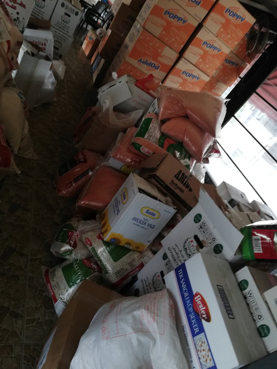 Gıdaları indirdik, aşevimizi kurduk ve çorbalarımızı kaynatmaya başladık. Rabbim hayırseverlerden ve emeği geçenlerden razı olsun.