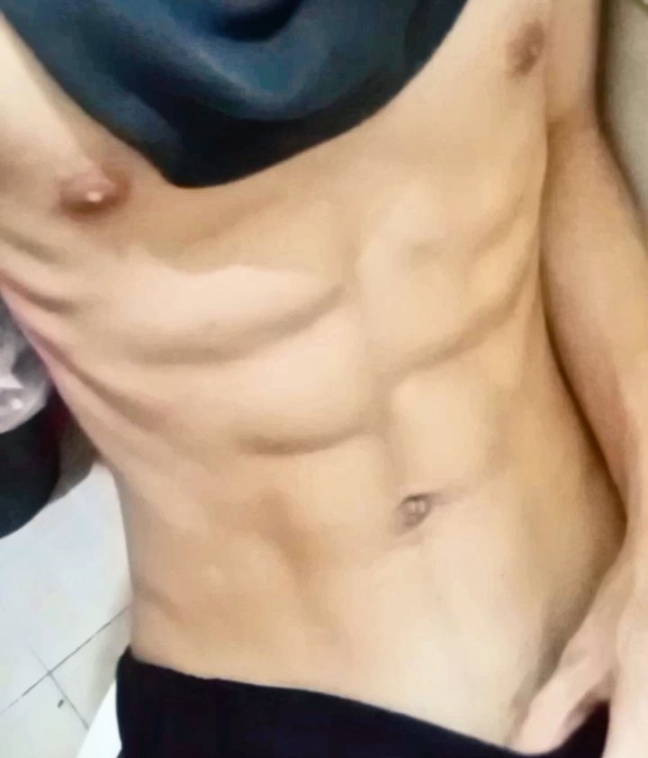 DeezNutsUncut's tweet photo. 2 weeks left until i close my private channel 🍆 https://t.co/9SN1av3Gu8