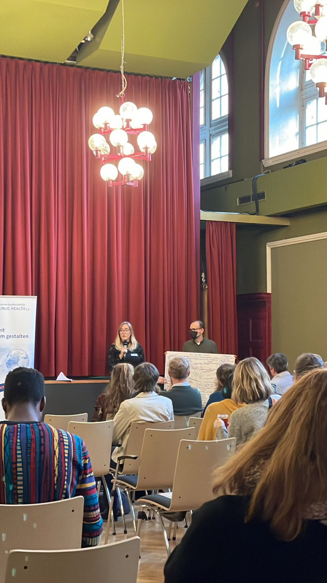 Präsentation der Workshop-Ergebnisse hier von Laura Maaß <a href="/Laura_goes_DiPH/">Laura Maass</a> aus dem Workshop Digital Public Mental Health <a href="/ZI_PMH/">PMH</a> @oegd__ph