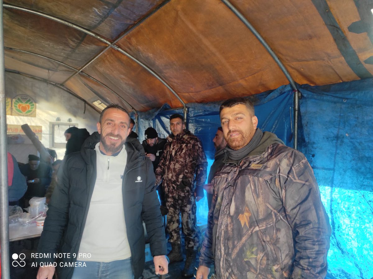 vazenan's tweet photo. Arkadaşlarımız depremin 4. gününde de resmi makamlar koordinatörlüğünde sıcak yemek hizmeti sunmaya devam etmektedir. Rabbim halkımızın ve dara düşenlerin yaralarını sarmaya çalışan herkesin yardımcısı olsun. https://t.co/TH5gIASDIx