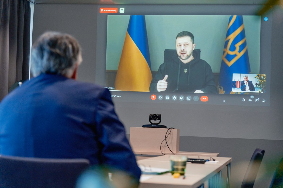 WKogler's tweet photo. Präsident Selenskyj 🇺🇦 und 33 Sportminister:innen sind sich einig: Russische und belarusische Athlet:innen sind nicht „neutral“! Ihre Sportprogramme werden vom russischen Staat finanziert, zahlreiche Athlet:innen sind außerdem Angehörige der Armee. (1/2) https://t.co/TJoRPnAfLv