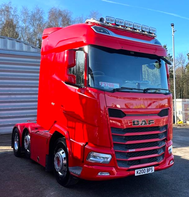 MotusDAF's tweet photo. We delivered yet another stunning #DAFXG to Barry Proctor Services Ltd yesterday. ๐คฉ
Explore the DAF XG โก๏ธ https://t.co/v4T5johZD7
#NewTruck #NewDAF #DAF #DAFTruck #Truck #DAFXG #FriYAY #Handover #MotusDAF #StokeDAF #MotusCommercials #TruckPhoto #TruckPhotography https://t.co/2IGukQaOx6