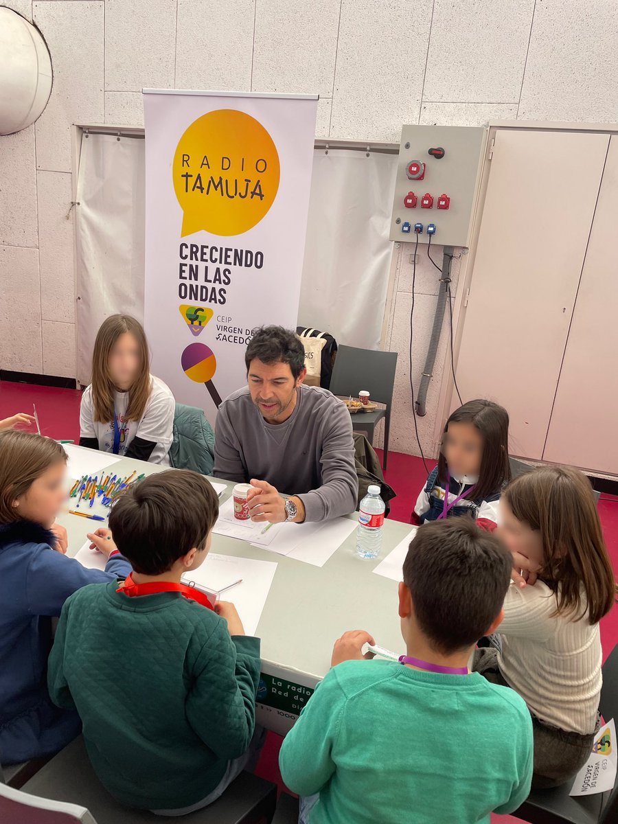 Que #RadioTamuja y el <a href="/CEIPVdeSacedon/">CEIP V. de Sacedón</a> haya conseguido que estos maravillosos profesionales <a href="/fernandodelval_/">Fernando del Val</a> y @quicotaronji nos enseñen la importancia de la comunicación y la radio, ha sido todo un honor. MUCHAS GRACIAS #DMR2023 #laradionosune <a href="/RadioEscolarVLL/">RedRadiosEscolaresValladolid</a>