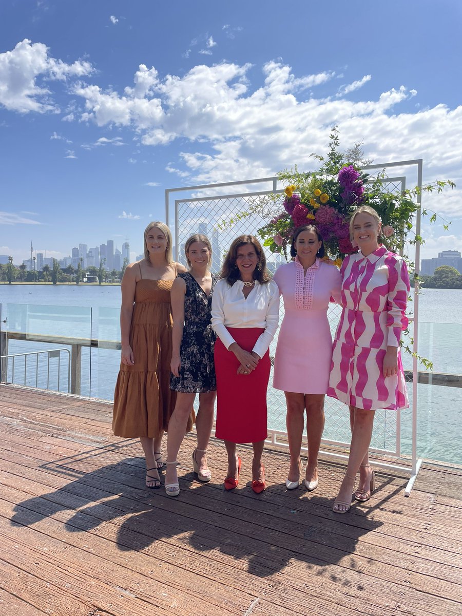 juliahbanks's tweet photo. #Melbourne at its finest☀️

Beautiful weather, the Lake &amp; skyline in the background and 

Celebrating the Melbourne @storm Women of Storm initiative 

Honoured to be the keynote speaker- talking all things  personal power. positive workplace culture &amp; inclusion 

🙏📚👏👏💕❤️ https://t.co/58ielyiYEX