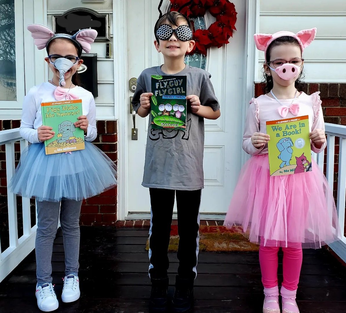 Tracymichelle78's tweet photo. Book Character Day at school! My "Fly Guy",  and "Elephant and Piggie."
@gbparkaacps https://t.co/8TemqdFkmp