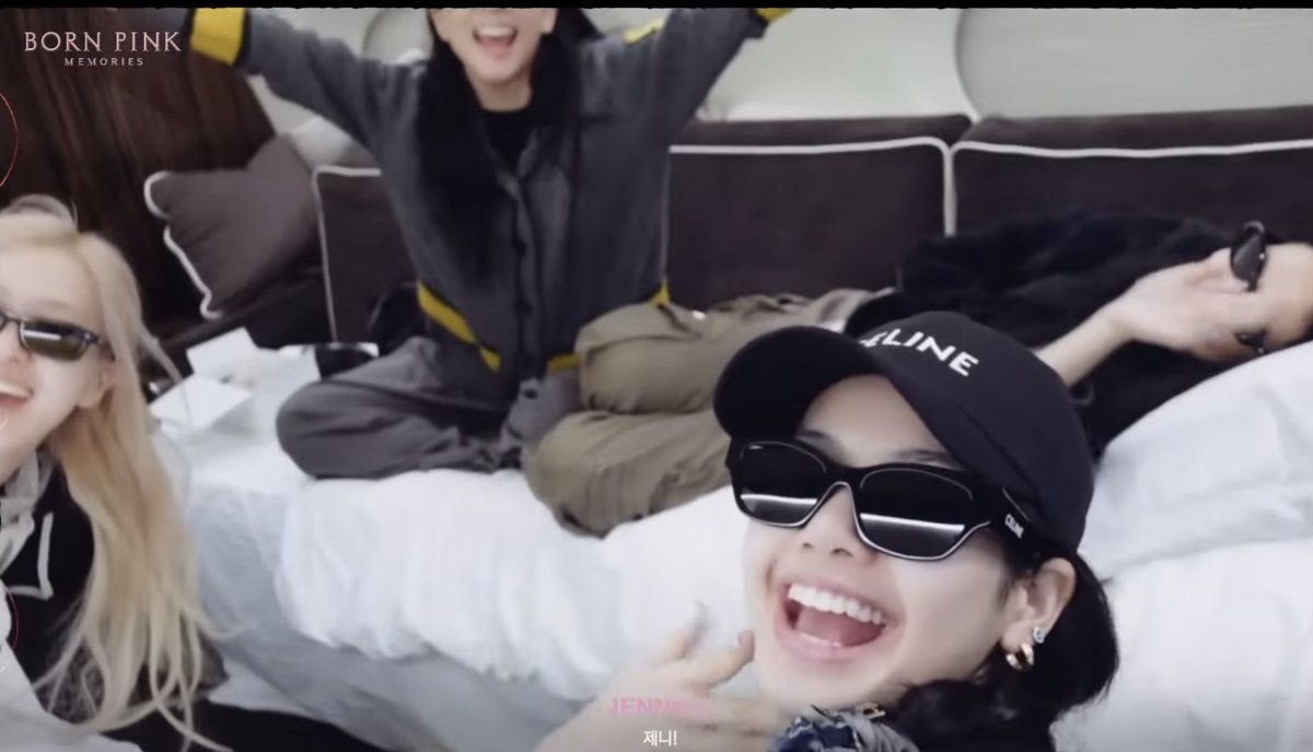 bIackpinkloops's tweet photo. we have now 4 jennies😎 https://t.co/hGdoGYEILg