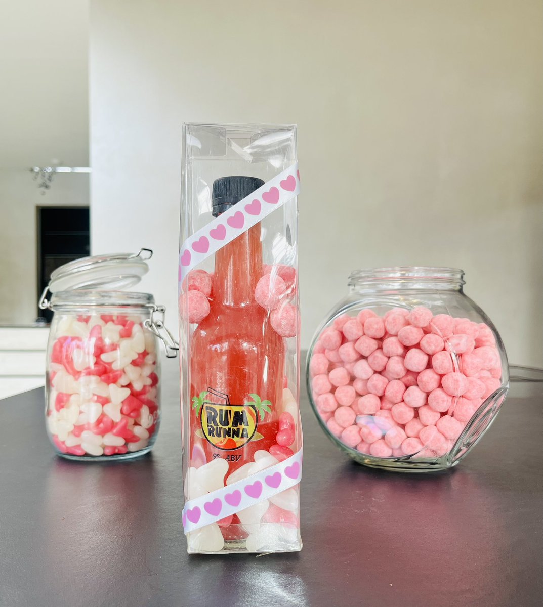 _RumRunna's tweet photo. Why not treat yourself this Valentines Day #RumRunna 💖 https://t.co/AhqaM00kup