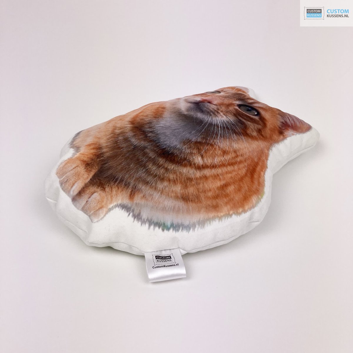 CustomKussens's tweet photo. Kussen van uw eigen kat laten maken? >> https://t.co/BwUT8KUG2g

#CustomKussens #Kussens #Decoratie #Huisdieren #Dieren #Kat #Katten #HuisdierenFotografie #DierenFotografie #HuisdierPlezier #FotoKussen #FotoKussens #KussensOpMaat... https://t.co/pdGP5kNc0r