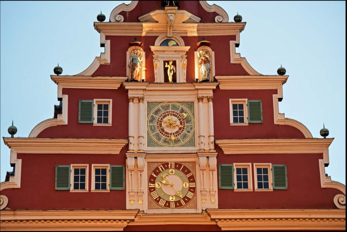 TomHalestone's tweet photo. Astrological Clock in Esslingen
This clock in the old Town Hall houses one of Esslingen’s most famous attractions. In 1586, court architect Schickhardt renovated the old town hall and designed a curved step-gable façade, bell-tower and an astronomical clock (90% original). https://t.co/8tVJMwQxjo
