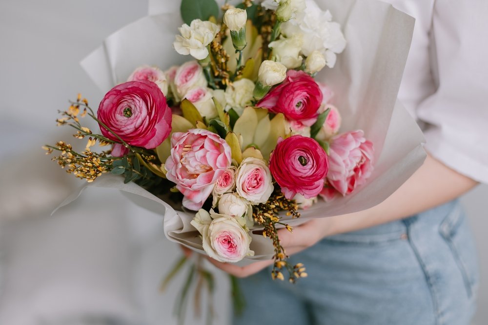 💐 The countdown to Valentine's Day 2023 in Dubai is on! We've curated a short and sweet list of florists with gorgeous flower bouquet offers from Feb 13-15.

🔻Read more:
expatwoman.com/dubai/guide/ex…

#ExpatWoman #Dubai #ValentinesDay