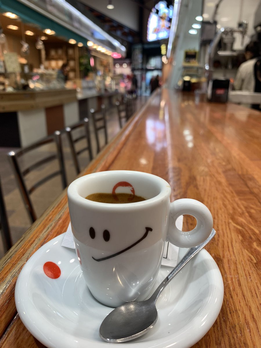 canfeu's tweet photo. Començant el dia comprant i cafe al @mcentralsbd https://t.co/DCr6muByXD
