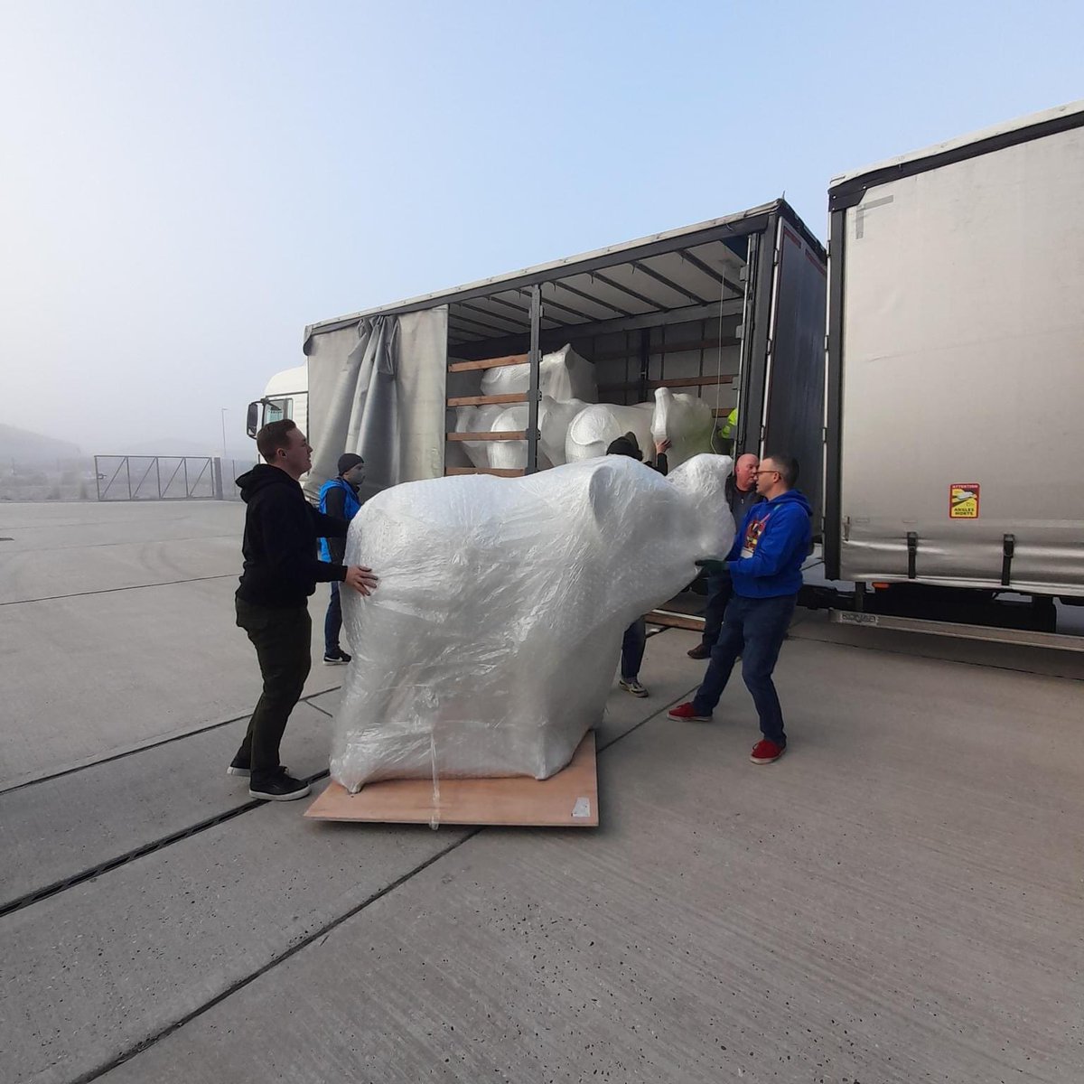 sixredsquares tweet media