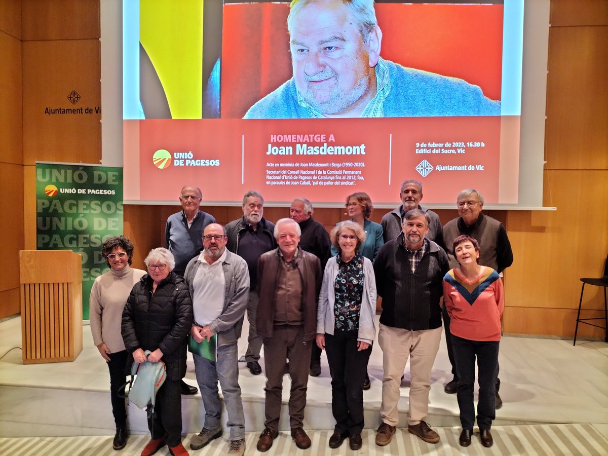 uniopagesos's tweet photo. ⭐️Ahir a Vic vam evocar el llegat humà i intel·lectual de #JoanMasdemont a @uniopagesos amb Salomó Torres, @MeritxellSerret @andreu_gm Agustí Villarroya, @RoserCB3 @gpujolvalles1 Salvador Puig, Josep Maria Besora, Joan Casajoana, Pep Riera, Doris Casas i @CaballJoan 
(1/4) https://t.co/Pq0TIECeJx