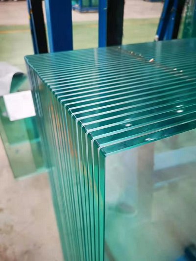 AmandaQi30's tweet photo. Start with sand, add pressure and heat then you get glass. It’s pretty much all the same, right? Not quite. The types and strengths of glass vary greatly and not all glass is made equal.

#glass #laminated glass #tempered glass #toughened glass #safety glass #made in china https://t.co/3LN7vhSm5v