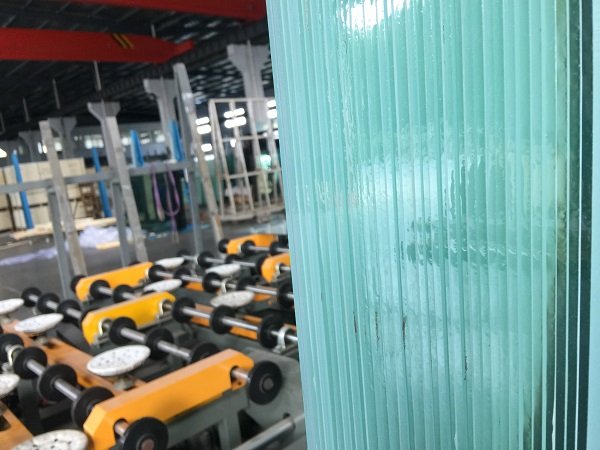AmandaQi30's tweet photo. Start with sand, add pressure and heat then you get glass. It’s pretty much all the same, right? Not quite. The types and strengths of glass vary greatly and not all glass is made equal.

#glass #laminated glass #tempered glass #toughened glass #safety glass #made in china https://t.co/3LN7vhSm5v