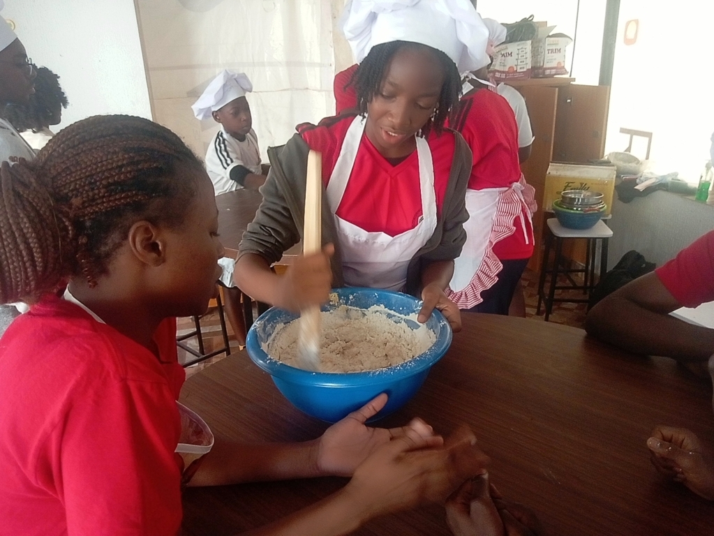 canadianbridge_'s tweet image. Eating well is key to supporting physical and mental health! At Canadian Bridge Academy Abuja, we believe in the power of nutrition to keep our students happy, healthy and ready for learning.
#CBA
#PracticalClasses
#HealthyLiving