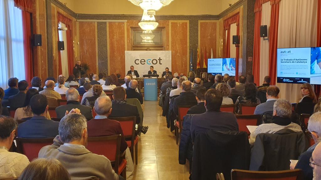 PatronalCecot's tweet photo. El director general de Relacions Laborals i Treball Autònom, @oscarriu obre la 1a Trobada d'Autònoms Societaris de #Catalunya organitzada per Autcat amb el suport de @CaixaEnginyers a casa nostra.
I, amb ell, @enricriusm president de #autcat i Pep Bosch, vicepresident. https://t.co/SrqwyQ8JFq
